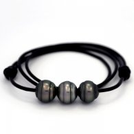 Collana in Cuoio e 3 Perle di Tahiti Cerchiate C di 13 a 13.2 mm