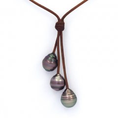 Collana in Cuoio e 3 Perle di Tahiti Cerchiate C  10.2 a 10.7 mm