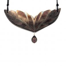 Mother-of-Pearl pendant and 1 Tahitian Pearl Semi-Baroque C 9.3 mm